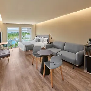 Hotel Express By Marriott Aeropuerto Riviera, Cancún